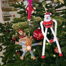 4件套伸缩圣诞玩具 - 圣诞老人、雪人、驯鹿、姜饼人，可扩展吸盘装饰玩具。非常适合圣诞节、万圣节和生日礼物、季节性装饰、节日装饰、节日人物、趣味装饰、便捷收纳、轻巧人偶、节日小雕像、家庭娱乐、节日购物。