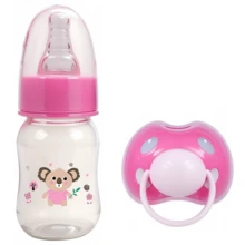 婴儿娃娃喂食玩具套装，包含尿布、奶瓶和奶嘴。采用逼真的设计和材料精心制作，适用于重生娃娃、新生儿娃娃和婴儿娃娃。非常适合亲子互动和派对游戏。有粉色和蓝色可选。完美的节日礼物。（图案和颜色随机。不含娃娃。）