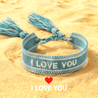 1 件波西米亚风流苏手链，带“我爱你”刺绣腕带