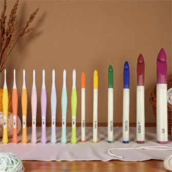 Deluxe Crochet Hook Set, 2.5mm-20mm Range, Ergonomic Non-Slip Crochet Hooks Suitable For Beginner Crocheters, Soft Grip Hooks, Extra Deep Crochet Hooks. Perfect Gift For Halloween, Christmas Eve, New Year And Other Holidays