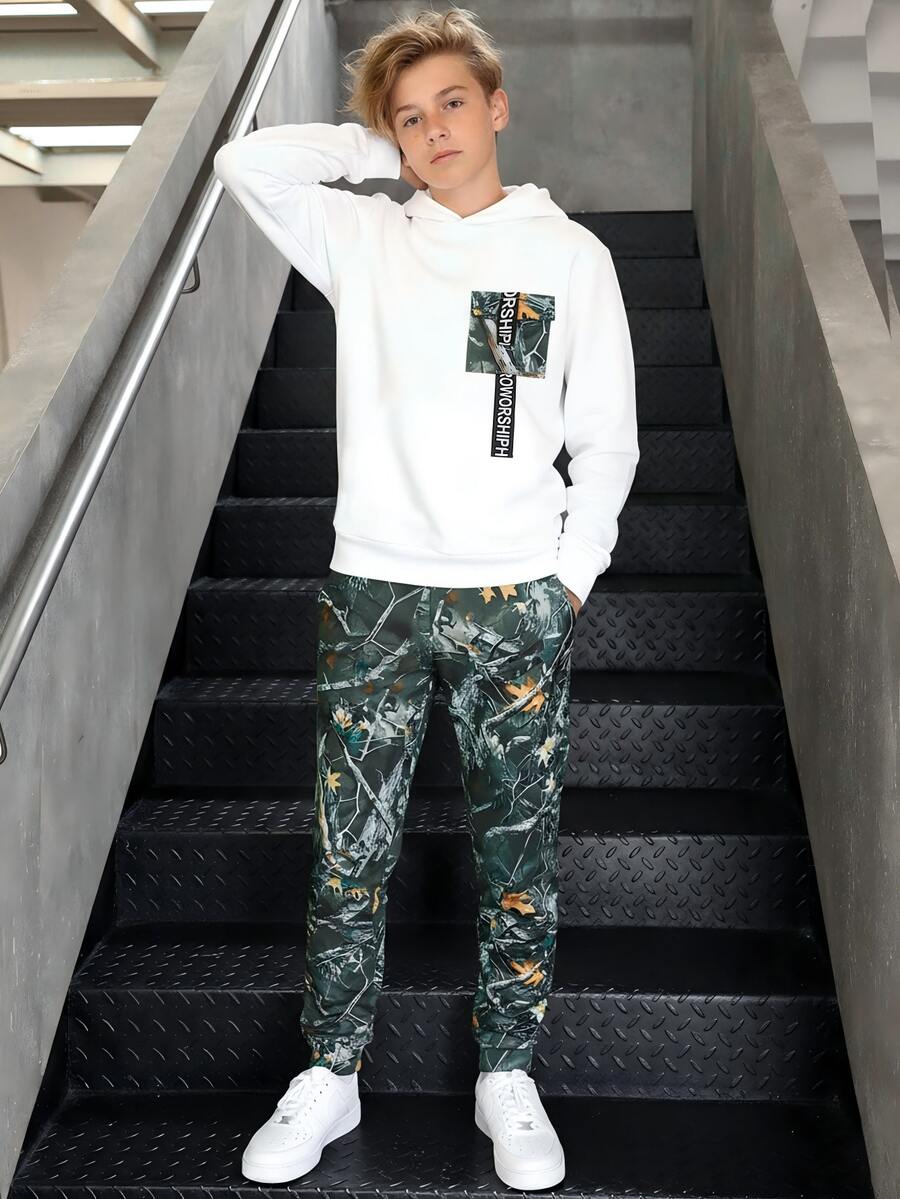 Conjunto de Moletom de Moda Outono/Inverno para Meninos Pré-Adolescentes, Moletom com Capuz em Retalhos de Cor Contrastante, Calça Jogger com Estampa de Camuflagem e Cintura Elástica com Bolsos, Adequado para Atividades ao Ar Livre, Esportes e Uso Casual Diário