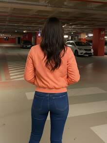 MODA MANIA Chamarra Bomber Vinipiel Afelpada Crop para Mujer Chaqueta de Beisbol Cortavientos Ligera con Cierre Cremallera Estilo Casual y Urbano para Otoño e Invierno - Naranja Coral - Ver 3
