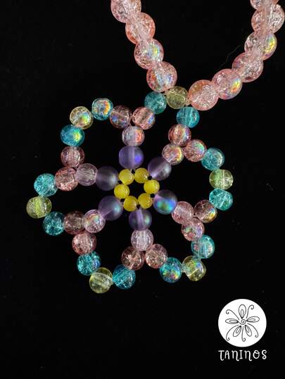 Collar para niñas "Happy Flower" con cuentas de cristal de colores que reflejan destellos de luz, ideal como un accesorio de buena calidad, sus cuentas redondas protegen el cuello de las más pequeñas y coquetas de la casa