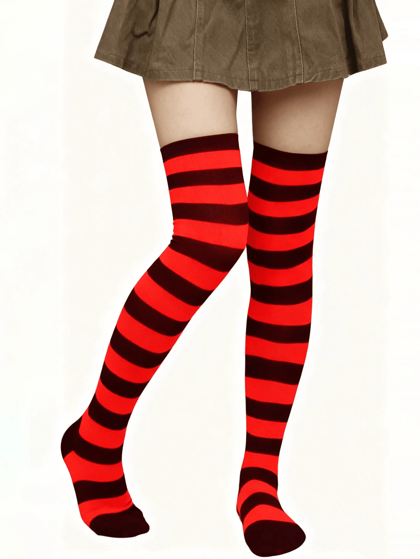 1 双醒目的红黑条纹过膝袜 - 女士吸睛长袜，圣诞节和万圣节必备（均码） - 彩色 - 查看 1