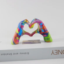 1pc Resin Love Hand Model Ornament Graffiti Art Statue Miniature Figurines Living Room Desktop Decoration Handicrafts