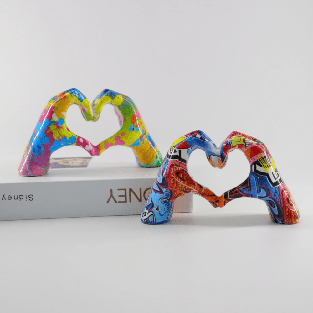 1pc Resin Love Hand Model Ornament Graffiti Art Statue Miniature Figurines Living Room Desktop Decoration Handicrafts