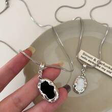 1pc Minimalist Asymmetrical Pendant Necklace For Women, Simple Monochrome Non-Fading Snake Bone Chain, Suitable For Couples, Sweater Chain Accessories