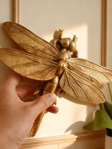 1pc Creative Golden Dragonfly-Shaped Wall Decor Art Piece, A Handcrafted Insect Frame Accessory, Perfect For Home Party Decorations In An Insect-Themed Room, A Novel Gift For Insect Lovers, And Suitable For Home Decor, Room Decor, And Wall Decor.
