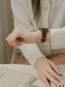 1条柔软皮革表带，兼容，女士运动风格，适用于38mm、40mm、41mm、42mm、44mm、45mm、46mm、49mm表盘尺寸，兼容 Series 10/9/8/7/6/5/4/3/2/1 SE Ultra。 - 褐色皮革 - 查看 6