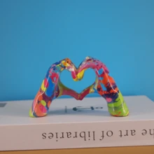 1pc Resin Love Hand Model Ornament Graffiti Art Statue Miniature Figurines Living Room Desktop Decoration Handicrafts