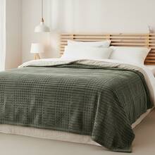 Liss 2 Habitat Anti-Allergic Soft Velvety Ribbed Blanket Queen And King Size Double Blanket - Verde - Ver 1