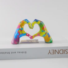 1pc Resin Love Hand Model Ornament Graffiti Art Statue Miniature Figurines Living Room Desktop Decoration Handicrafts
