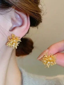 1Pair Gold Plated Sunburst Stud Earrings - Rhinestone Firework Statement Earrings For Women, Hypoallergenic Daily & Party Jewelry