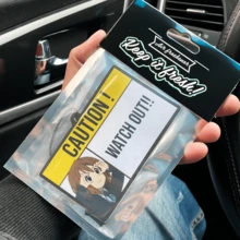 Design von Anime-Warnschildern "SEI EIN GUTER FAHRER", Auto-Lufterfrischer - Hängende Rückspiegel-Dufttabletten, coole Auto-Dekoration, papierbasierter Fahrzeug-Lufterfrischer-Kombisatz mit verschiedenen Designs, Geschenk für Freunde