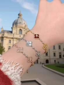 1 chiếc vòng tay hoa cỏ ba lá hồng Sakura sang trọng, vòng tay quyến rũ tinh tế dành cho nữ - Vàng - Xem 4