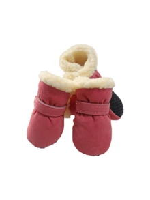 Para zimowych butów dla psa, z podszewką termiczną, ciepłe i z miękką podeszwą, wiatroszczelne i odporne na zimno. Nadają się do utrzymania ciepła i ochrony stóp podczas aktywności na świeżym powietrzu, zapewniając niezawodną ochronę podczas spacerów z psem.