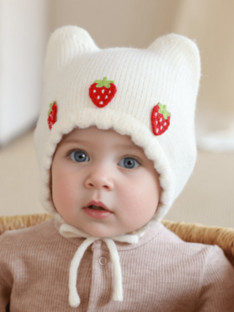 Gorro de punto con diseño de fresa adorable y versátil para bebé