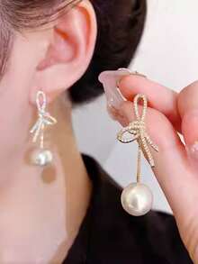 1 对蝴蝶结水钻和人造珍珠耳环，法式设计时尚耳环 - 金色 - 查看 2