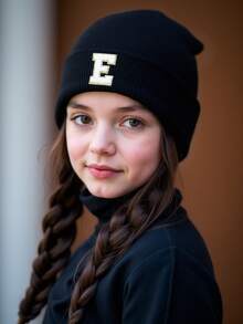 1 pieza Gorro de punto para niños con patrón de 26 letras, gorro negro cálido para uso diario para niños, niños y adolescentes de 1 a 18 años