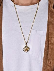 Colar com pingente em formato de cubo quadrado personalizado, com fotos em seis lados, ideal para noivas e madrinhas. Design exclusivo, perfeito para o Dia dos Namorados, lembrancinhas e presentes personalizados para amigos, familiares e pessoas queridas. Também é uma ótima opção para o Ano Novo e Natal. Design interessante. - Multicolorido - Ver 5