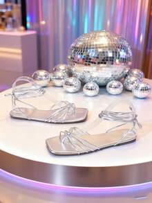 Damen Europäische & Amerikanische Mode Kreuzriemen Sexy Minimalistisch Lässig Zuhause Urlaub Party Römisch Flach Fee Metallisch Gold Riemchen Sandalen - Silber - Übersicht 3