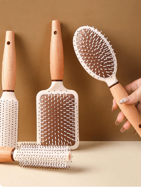 Conjunto de 4 pentes para cabeleireiro, modelador de cachos, escova com almofada de ar, dentes largos, encaixe, ponta fina, dobrável, enrolador, escova óssea, massagem meridiana, cabeleireiro, massagem no couro cabeludo, beleza, cuidados com os cabelos, adequado para cabelos cacheados, lisos e para estilização. Adequado para salões de beleza, barbearias, enxerto ósseo, pentear, tingir, massagear a cabeça, trançar, estilizar e alisar. Adequado para cabelos grossos, longos, curtos, lisos e todos os tipos de cabelo. Escova de cabelo, escova para pentear para trás, escova modeladora, escova para cabelos cacheados, escova para pontas, pente de cabelo, escova de cabelo, conjunto de escovas de cabelo, pente para cabelo, pente para cachos, escova desembaraçadora, escova de cabelo feminina, cabelo, viagem, produtos para cabelo, ferramentas para cabelo, acessórios para cabelo, barbeiro, acessórios de barbearia, barbearia, equipamentos de cabeleireiro