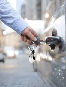 Keychain With 'Live Your Dream' Pilot Quote, Airplane And Sunglasses Travel Theme, Zinc Alloy Metal, Sporty Style Keychain, Unique Mobile Phoneaccessories, Simple Design, Suitablefor Women'S Wallets And Mobile Phoneaccessories, Giving To Friends, Family,Girlfriends, Outdoor Accessories, Partyaccessories, Gifts, Souvenirs, Women'S Bag Pendant, Car Pendant