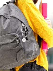 Keychain With 'Live Your Dream' Pilot Quote, Airplane And Sunglasses Travel Theme, Zinc Alloy Metal, Sporty Style Keychain, Unique Mobile Phoneaccessories, Simple Design, Suitablefor Women'S Wallets And Mobile Phoneaccessories, Giving To Friends, Family,Girlfriends, Outdoor Accessories, Partyaccessories, Gifts, Souvenirs, Women'S Bag Pendant, Car Pendant