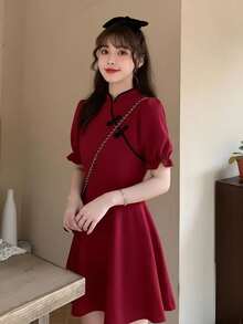 Vestido corto elegante informal de corte A para mujer con cuello alto, detalle de lazo, mangas cortas de obispo, tejido ligeramente elástico - Burdeos - Ver 1