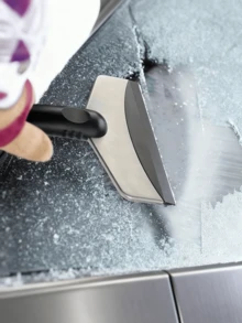 1 pieza Rascador de hielo sin arañazos para coche - Cepillo de nieve de invierno, quitador de escarcha, limpiador de parabrisas, pala rompehielos duradera, ajuste universal para coche/camión/SUV, accesorios esenciales de invierno para automóvil (Negro)