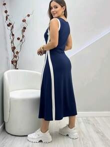 Long Knitted Dress With V-Neckline, Two-Tone Tank Top, Stripes And Slit, Comfortable And Loose - 藏蓝色 - 查看 3