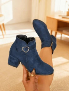 Giày bốt cao gót đế dày màu đen trơn dành cho nữ cỡ lớn, kiểu dáng thường ngày, có khóa kéo bên hông và họa tiết trái tim, dây đeo trang trí, thoải mái, dáng rộng. - Màu xanh lam - Xem 4