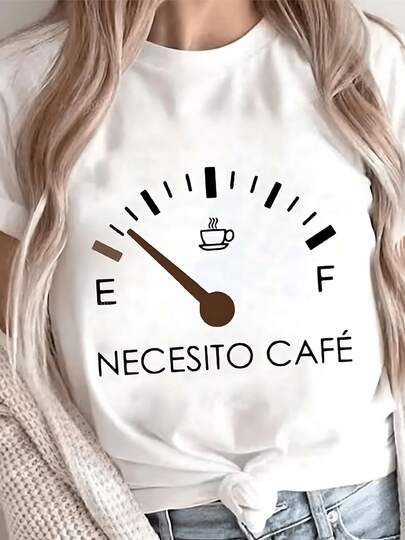 Camiseta mujer casual blanca de algodón suave con estampado divertido Necesito café", diseño moderno de medidor de energía, estilo relajado para uso diario y look cómodo