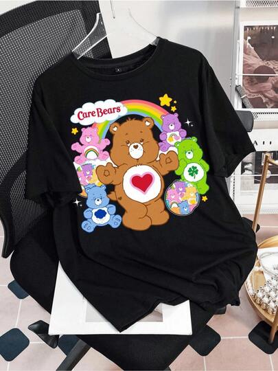 Ositos Cariñositos Bajo Un Arcoíris Con Estrellas Y Un Oso Marrón Con Un Corazón En Su Vientre Rodeado De Otros Osos Coloridos Camiseta De Mujer Diseño Adorable Y Lleno De Alegría Para Un Look Casual Y Divertido