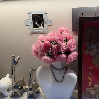 Elegant Necklace Display Stand - Realistic Shoulder Design, Smooth Curves, Necklace, Earring, Pendant Jewelry Organizer - Sturdy Desktop Decor, Suitable For Home, Wedding, Boutique - No Assembly Required - Ideal Housewarming Gift, Wedding Decor, Art Figurine, Fashionable Appearance, Earring Holder, Jewelry Tower, Floral Arrangement