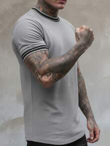 STRIPED T-SHIRT - 淺灰色. - 查看 1