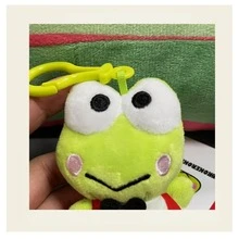 SANRIO 卡通青蛙毛绒挂件 – 官方授权可爱青蛙毛绒钥匙扣，可挂在背包、钱包、手提包或旅行包上 – 柔软迷你毛绒吊坠，高 8 厘米/3.15 英寸 – 可爱的卡通毛绒玩具，适合日常使用、礼品交换和展示 – 生日礼物的完美之选 - 彩色 - 查看 5