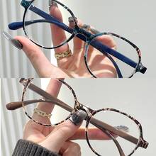 Rivsar 男女通用专业老花镜,新款圆形拼接时尚碎花老花镜,配有灵活弹簧镜腿,矩形镜框,适合日常佩戴、运动、电脑使用,抗疲劳,携带方便,适合各种脸型。有紫色、绿色、黄色等7种颜色可选。是送给父母、情人节、圣诞节、万圣节的理想礼物。 - 透明色 - 查看 36