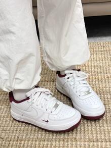 Nike Nike Air Force 1 Lv8 Leather 3 - Zapatillas de deporte para niños, cómodas, versátiles, antideslizantes, resistentes al desgaste, sencillas, estilo retro, de caña baja, en blanco y rojo