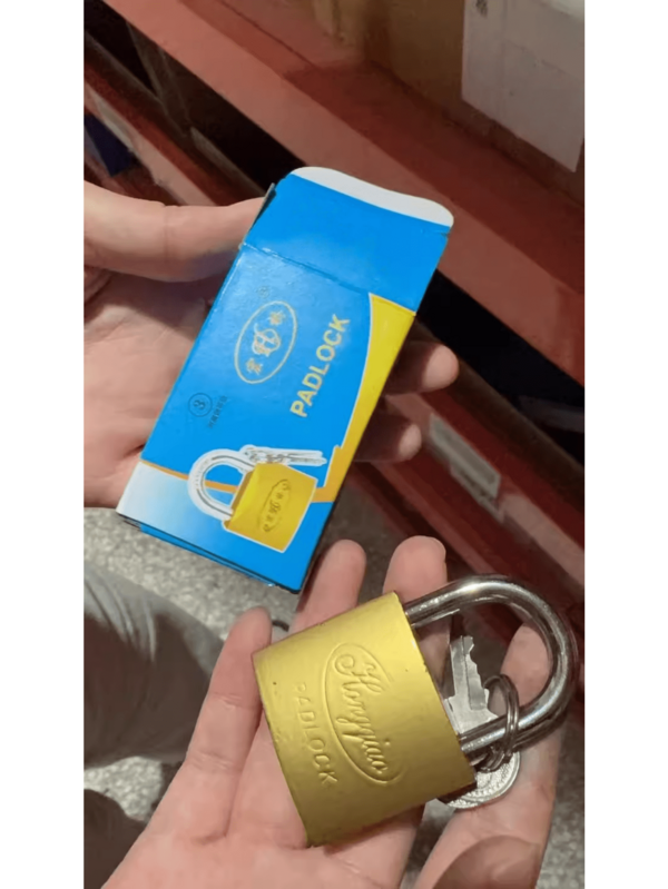 1pc Stainless Steel Padlock, Universal Safety Door Lock For Home, Dormitory & Bedroom, Anti-Theft Small Lock With Durable Construction, Corrosion-Resistant Finish & Secure Keyed Locking Mechanism To Protect Your Belongings.