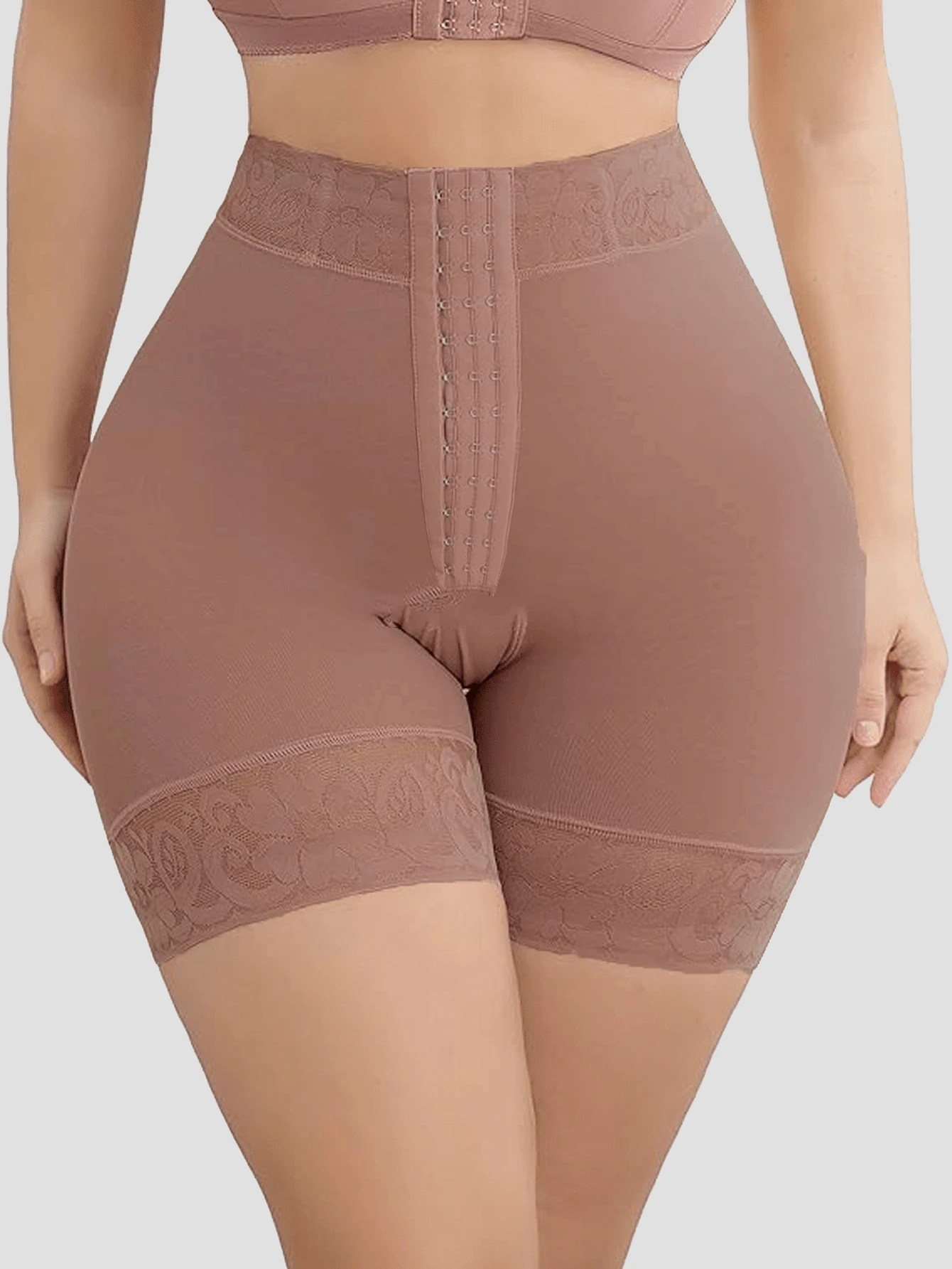 1 chiếc quần định hình dáng người dành cho nữ, quần lót cạp cao giúp thon gọn vòng bụng, phù hợp cho nhiều dịp hoặc hoạt động thể thao.