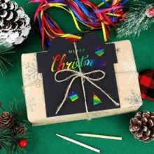 12 قطعة من لوحات الفن بالخدش للكريسماس، تشمل رجل الثلج، رجل الزنجبيل، الرنة، الجرس، شجرة ، لوحات الفن بالخدش، ديكورات، كتاب فن الخدش للتعليق، هدايا حفلات ، هدايا للفصول الدراسية (ألوان وأنماط عشوائية)، زينة شجرة