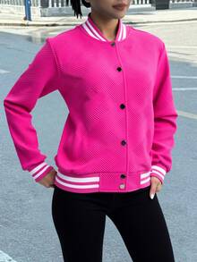 Chaqueta de Béisbol para Mujeres - Estilo Vintage Americano y Moda Urbana, Corto y Adelgazante, Disponible en Negro, Rosa y Fucsia, Fabricada en Tejido Cómodo y de Alta Calidad, Ideal para Primavera y Otoño, Opción versátil para Oficina y Ocio, Con Detalles Refinados y Diseño a Rayas Multicolores. - Rosa Fucsia - Ver 1