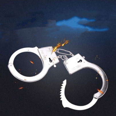 2025 New Adjustable Funny Toy Handcuffs, Escape Room Props, Mystery Game, Easter/Holiday Gift, Hobby Enthusiast, Halloween Gift - Cartoon Handcuff Shaped Bottle Opener Keychain, Cute Bag Charm, Small Gift (Note: Please Check Size Carefully Before Purchasing)