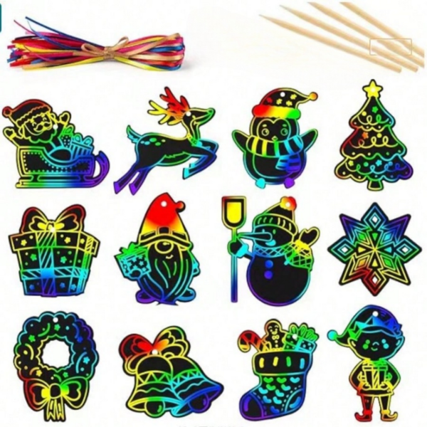 12 قطعة من لوحات الفن بالخدش للكريسماس، تشمل رجل الثلج، رجل الزنجبيل، الرنة، الجرس، شجرة ، لوحات الفن بالخدش، ديكورات، كتاب فن الخدش للتعليق، هدايا حفلات ، هدايا للفصول الدراسية (ألوان وأنماط عشوائية)، زينة شجرة