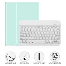 【无线键盘保护套】这款无线蓝牙键盘保护套兼容 iPad Air 1/Air 2/Air 3/Air 4/Air 5/6、iPad 5/6/7/8/9/10/11 代、iPad Pro 12.9 英寸（2020/2021/2022 款）、iPad Pro 11 英寸（2018/2020/2021/2022 款），以及 Galaxy Tab 和 Redmi Pad SE。它采用柔软的 TPU 背壳、磁吸式可拆卸设计，并设有手写笔插槽。