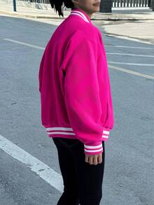 Chaqueta de Béisbol para Mujeres - Estilo Vintage Americano y Moda Urbana, Corto y Adelgazante, Disponible en Negro, Rosa y Fucsia, Fabricada en Tejido Cómodo y de Alta Calidad, Ideal para Primavera y Otoño, Opción versátil para Oficina y Ocio, Con Detalles Refinados y Diseño a Rayas Multicolores. - Rosa Fucsia - Ver 2