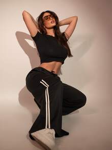 Women's Black Pantaloons In Roma Knit With Side Stripes And Front Pockets, Comfortable Casual Style - màu đen - Xem 2