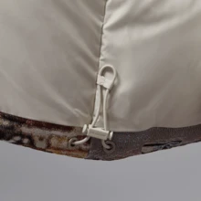 Chaqueta con capucha acolchada con cremallera y estampado de graffiti de hombros caídos para hombres - color - Ver 3