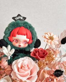 Pop Mart SKULLPANDA 冬季交响乐系列乙烯基人脸吊坠密封盒（单个盲盒），音乐/婚礼季礼物 - 彩色 - 查看 3